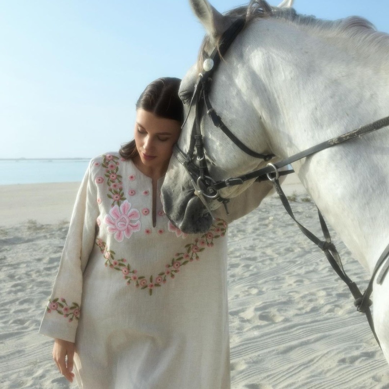 خاص "هي": مجموعة العلامة السعودية Le Halo 2024 تجسد الورد الطائفي وتخصص جزءا من أرباحها لدعم الفلسطينيين