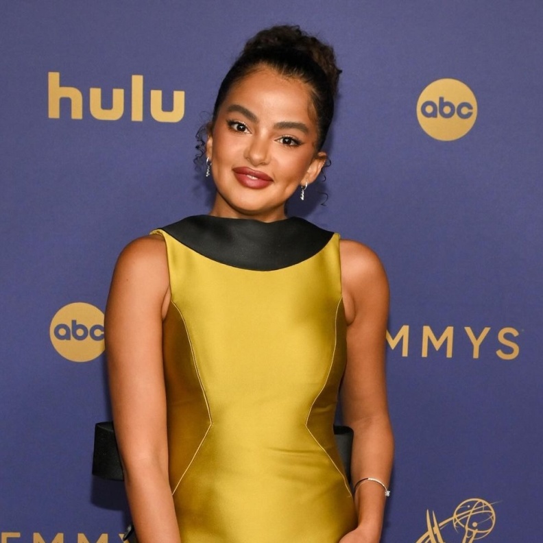 خاص "هي": إطلالة أجواء الجودي بتوقيع إيمان العجلان.. بصمة سعودية في جوائز إيمي 2024 