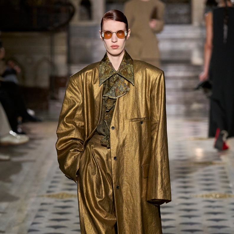 إطلالة من Uma Wang