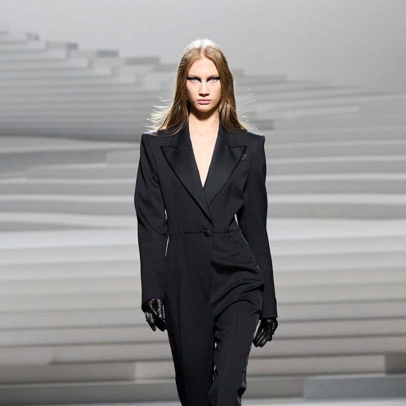 الجمبسوت الأسود يتصدّر من جديد هذا الخريف