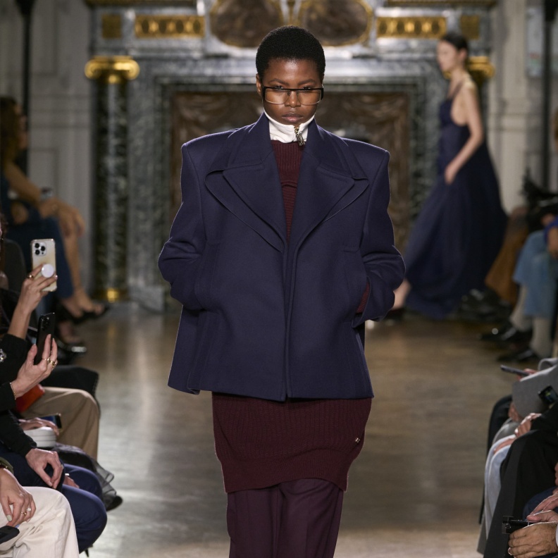 إطلالة من Victoria Beckham