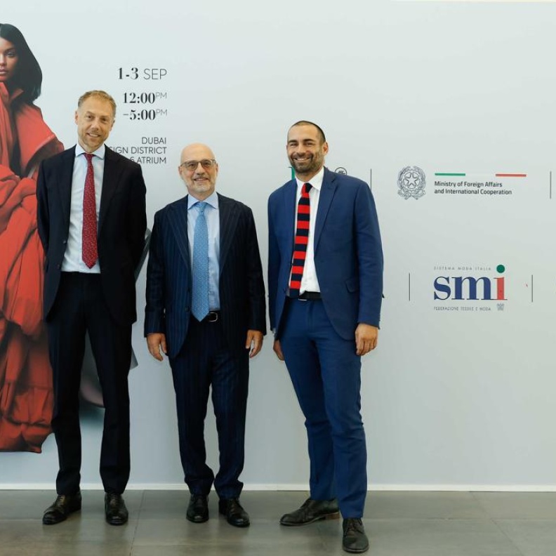 هي تلتقي فاليريو سولداني المفوض التجاري الإيطالي ومدير مكتب وكالة التجارة الإيطالية في لإمارات