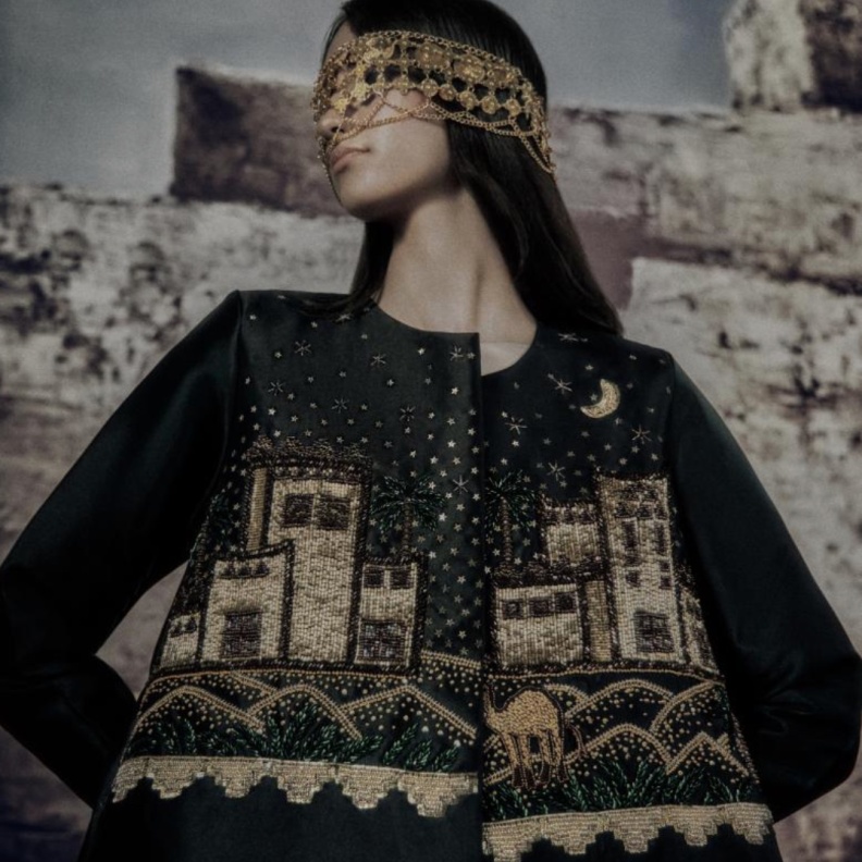 عبايات اليوم الوطني السعودي: تصاميم تجمع بين التراث والأناقة للاحتفال بالموروث السعودي