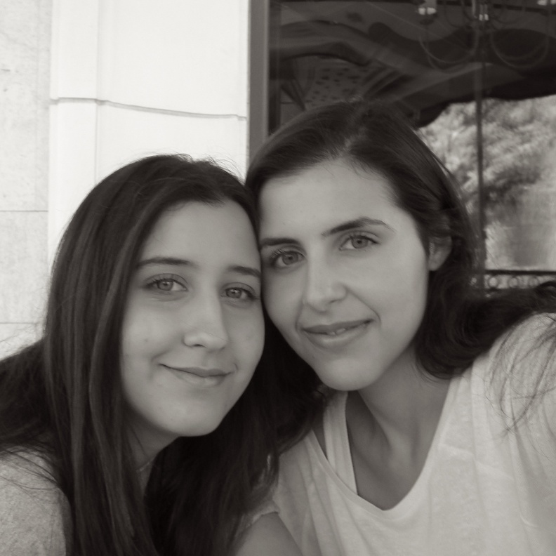 عصر الموضة الجديد: سهام وسارة البنعلي لـ"هي" سيكون عالم الأزياء في المملكة أكثر تنوعًا وشمولاً