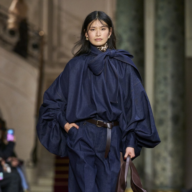 تنسيق البناطيل الواسعة من Zimmermann 