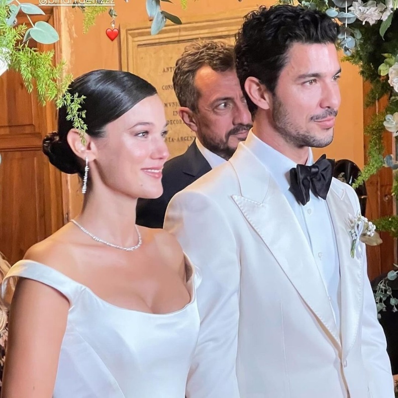 إطلالتي بينار دينيز وكان يلدريم في حفل الزفاف