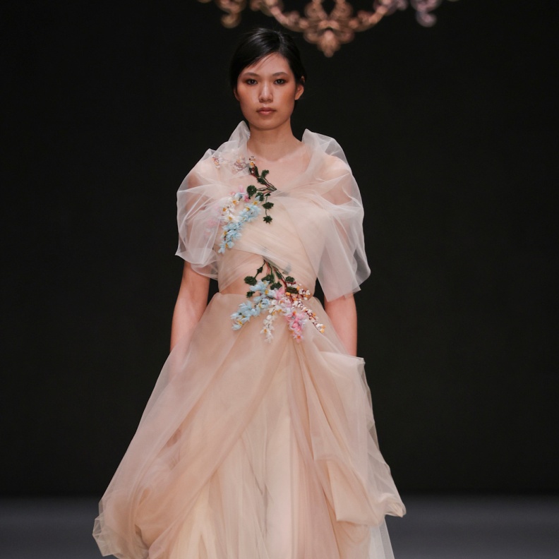 فستان وردي مشغول بالتول من ماركو & ماريا