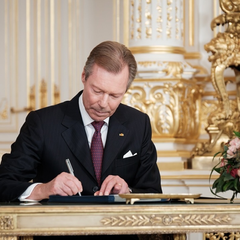 دوق لوكسمبورج الأكبر يبدأ أولى خطوات التنازل عن العرش لابنه غيوم