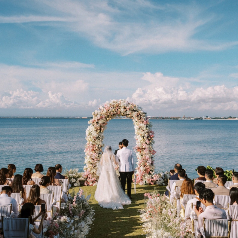 أشهر النجوم والمشاهير حول العالم الذين احتفلوا بزفافهم في جزيرة بالي