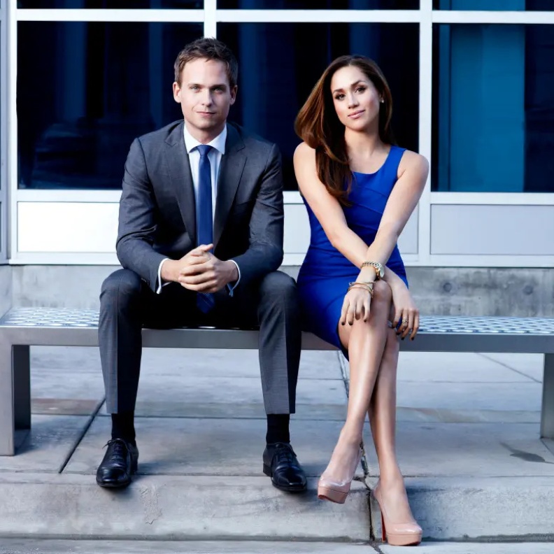 باتريك آدامز يفاجئ الجمهور بصورة نادرة مع ميغان ماركل