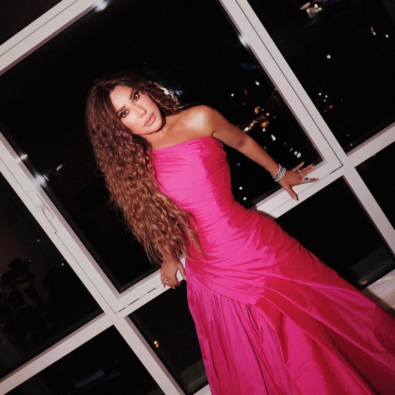 أفكار لتنسيق تصاميم المجوهرات الأخاذة من وحي نجوى كرم