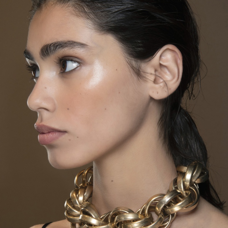 عملية تكبير الذقن لتجميل ملامح الوجه