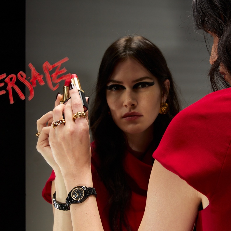 ساعة يد VERSACE الجديدة