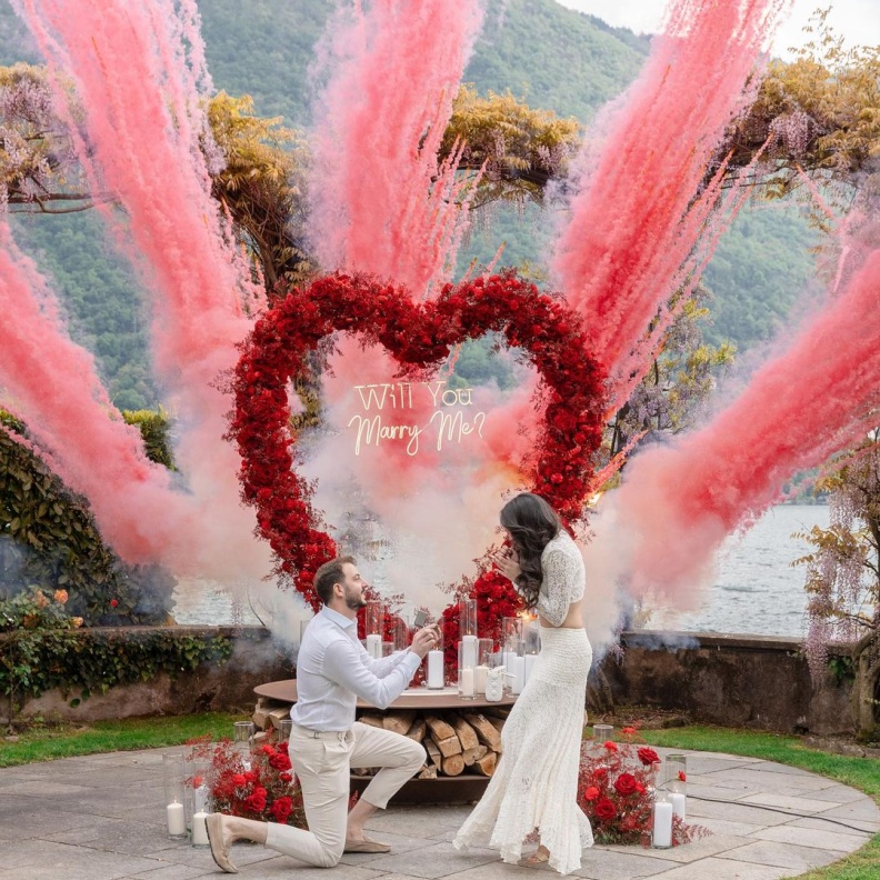 ساندي تاتب لحظة تلقيها عرض الزواج بطريقة رومانسية