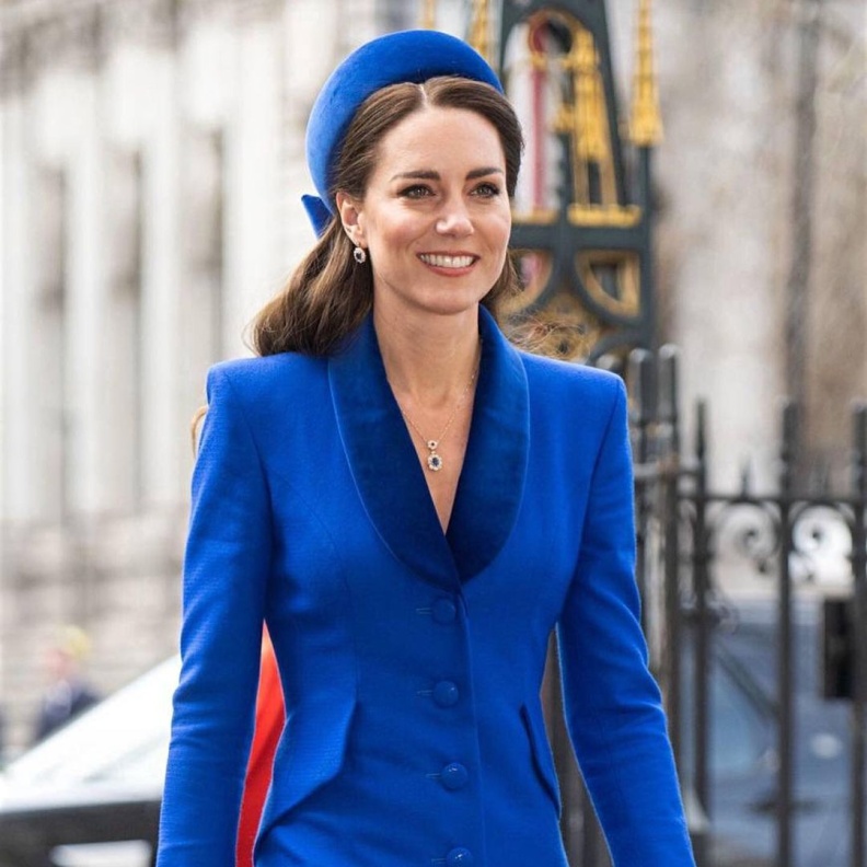 كيت ميدلتون بأقراط مرصّعة بالأحجار الكريمة الملونة