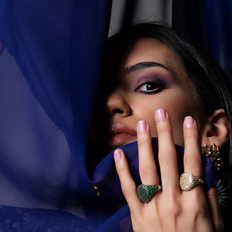 من اكسسوارات affluent من تصوير رعد جميل