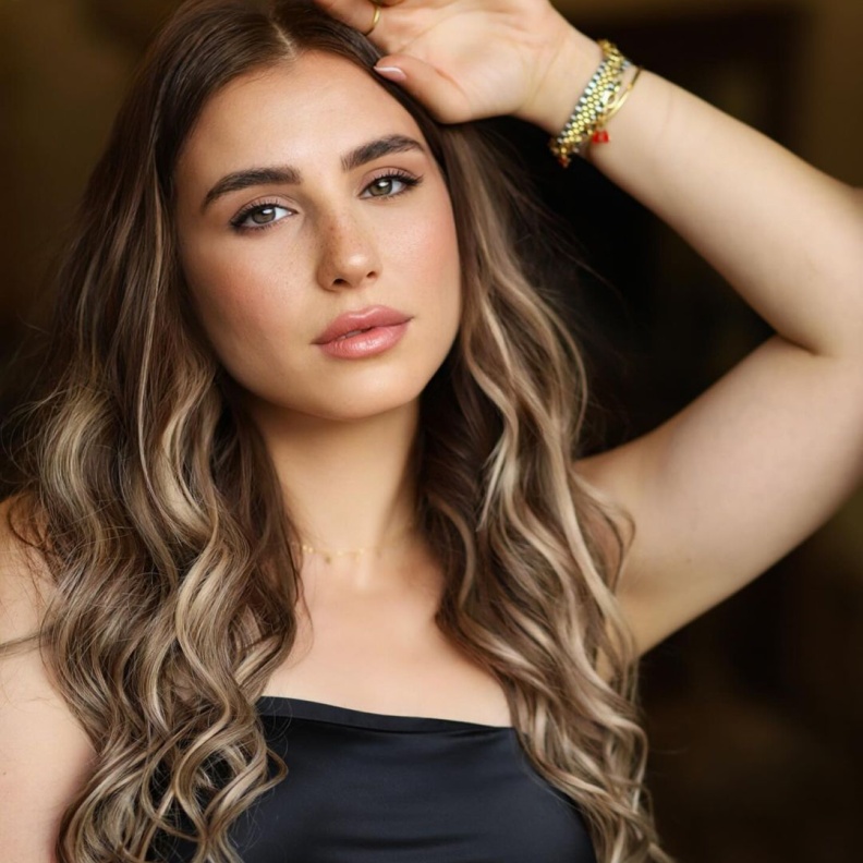 هلا السعيد تتصدر الترند بتصاميم مجوهراتها الأنيقة