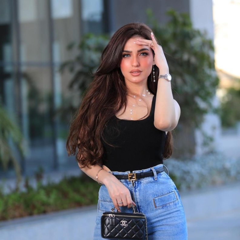 ياسمين عز تتصدر الترند بسبب آرائها الجريئة