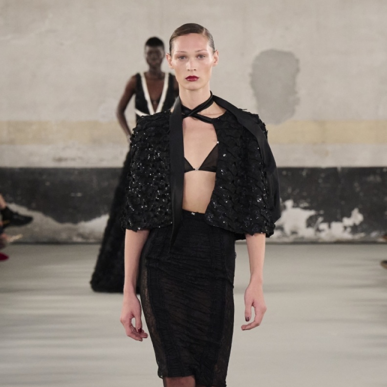 إليزابيتا فرانكي تطلق مجموعة ذا فيم بارادوكس