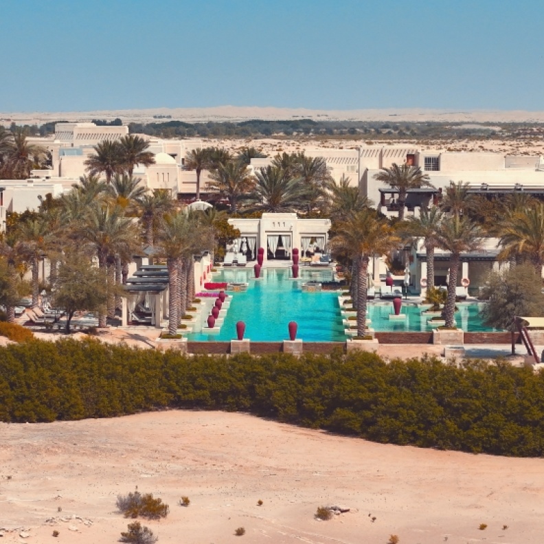 منتجع الوثبة الصحراوي في أبوظبي يتعاون مع باريز وبيوند ويلنس لتقديم عطلة نهاية أسبوع حصرية تجمع بين اللياقة والعافية