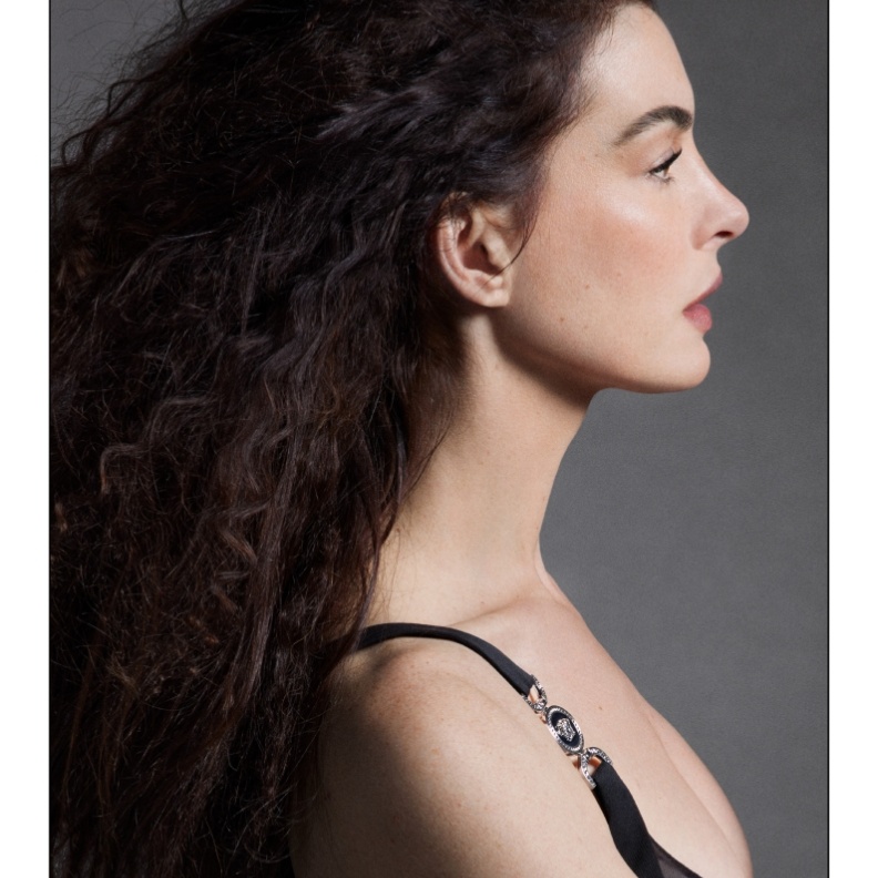 مجموعة Versace Icons ملابس ذات حضور مميَّز