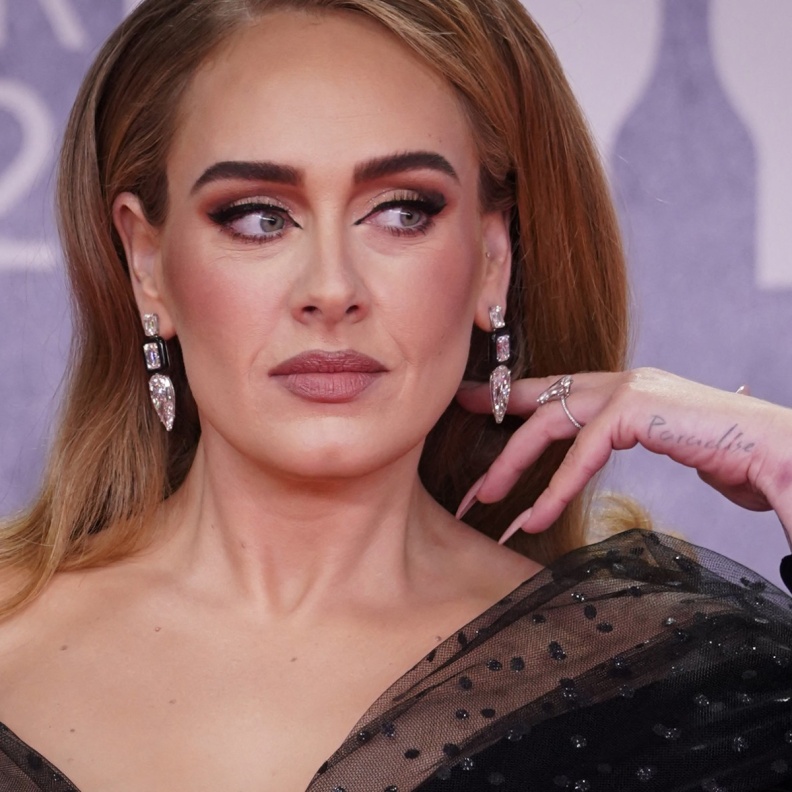 بشرة متوهجة مثل أديل؟ هذه أسرار جمالها بخطوات بسيطة