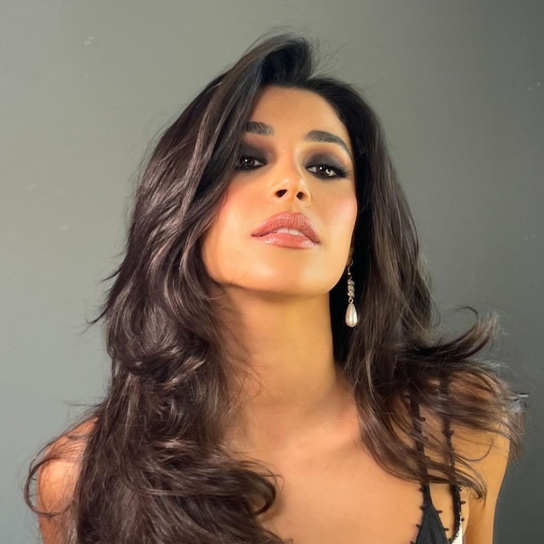 ملكة جمال لبنان السابقة ياسمينا زيتون - صوة من حسابها على انستغرام (1)