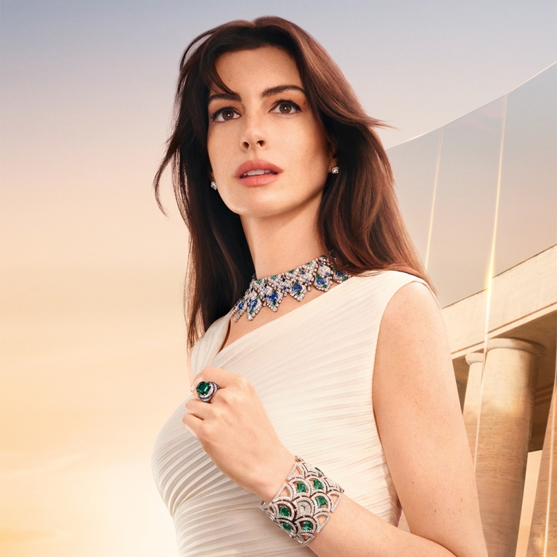مجوهرات Bvlgari تُضفي الكثير من البهاء والرُقي على إطلالات آن هاثاواي
