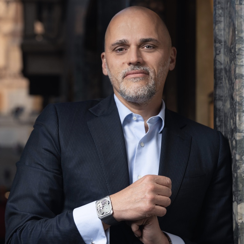 تحطيم الأرقام القياسية واعتناق الفنّ... حوار مع Antoine Pin المدير العام لساعات BVLGARI