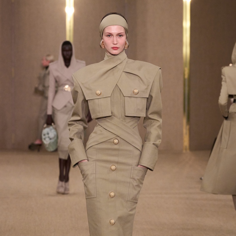 حقبة الثمانينيات تعود لخريف 2024 عن طريق الأكتاف البارزة 