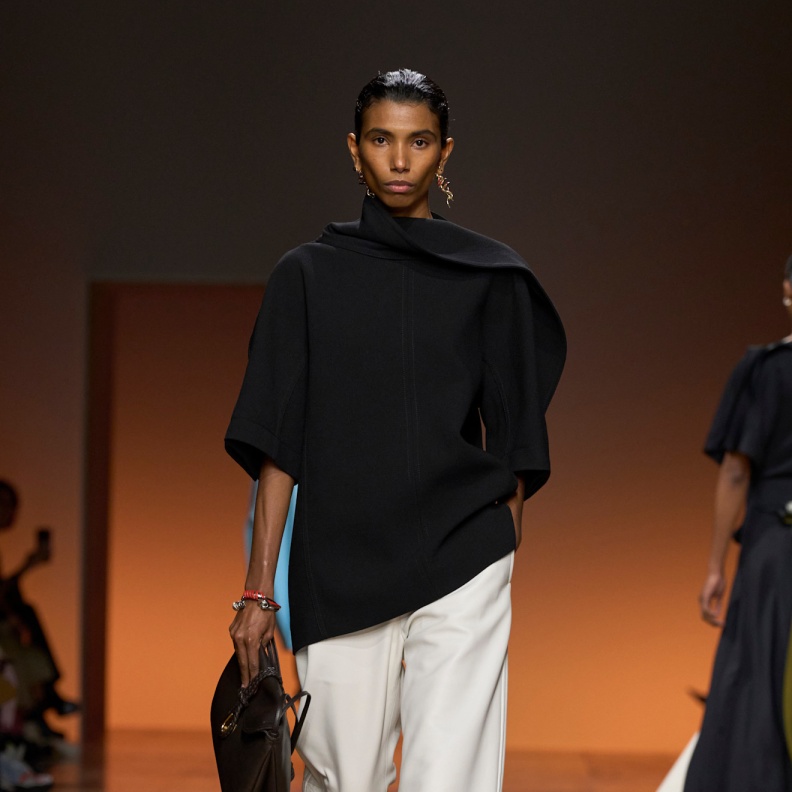 البنطلون العريض حليف المرأة العصرية والعملية 