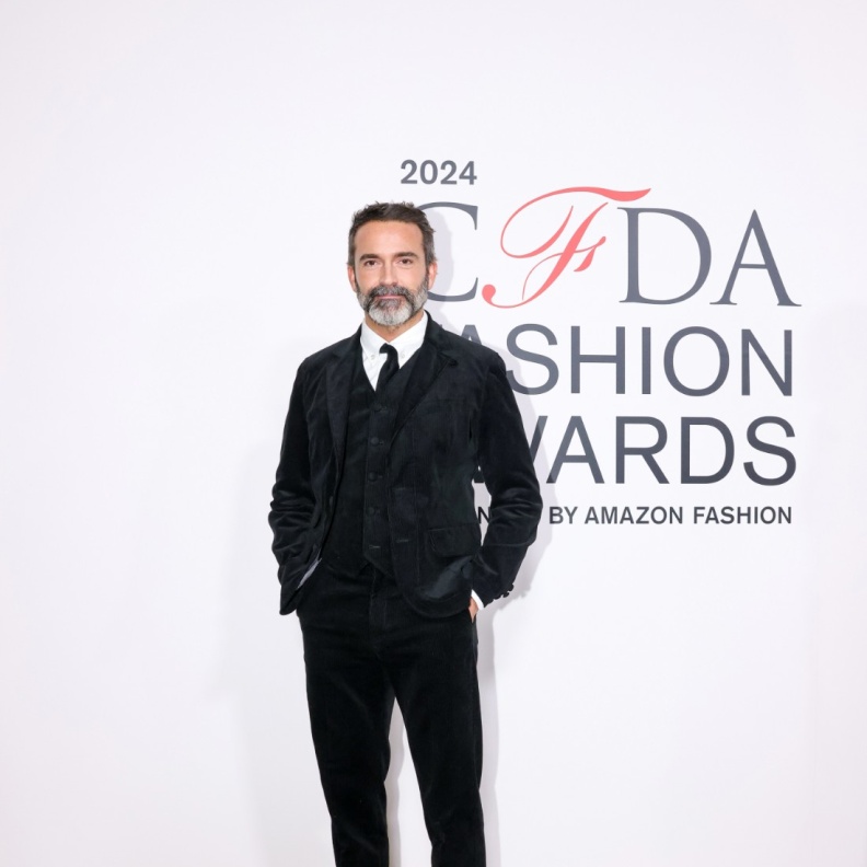 "دانييل روزبيري" أفضل مصمم عالمي لسنة 2024 في حفل توزيع CFDA Fashion Awards