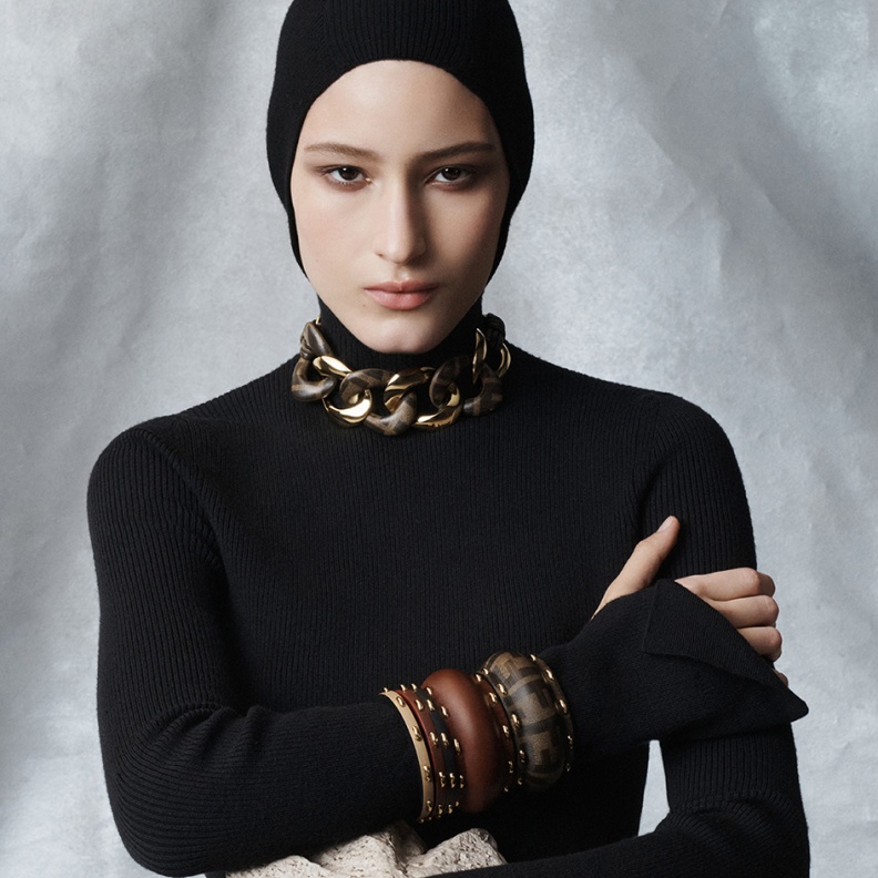 جلسة تصويرية خاصة بدار Fendi بعنوان Utilitarian Elegance The Art of