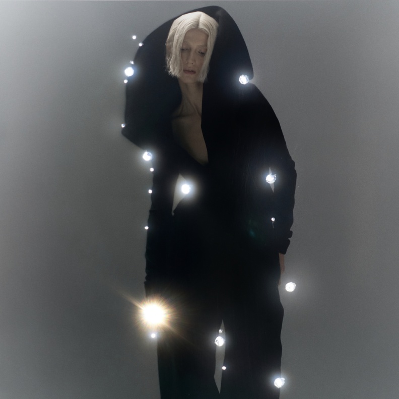 جلسة تصورية بعنوان "رحلة إبداعية أنيقة من الواقع إلى الخيال"