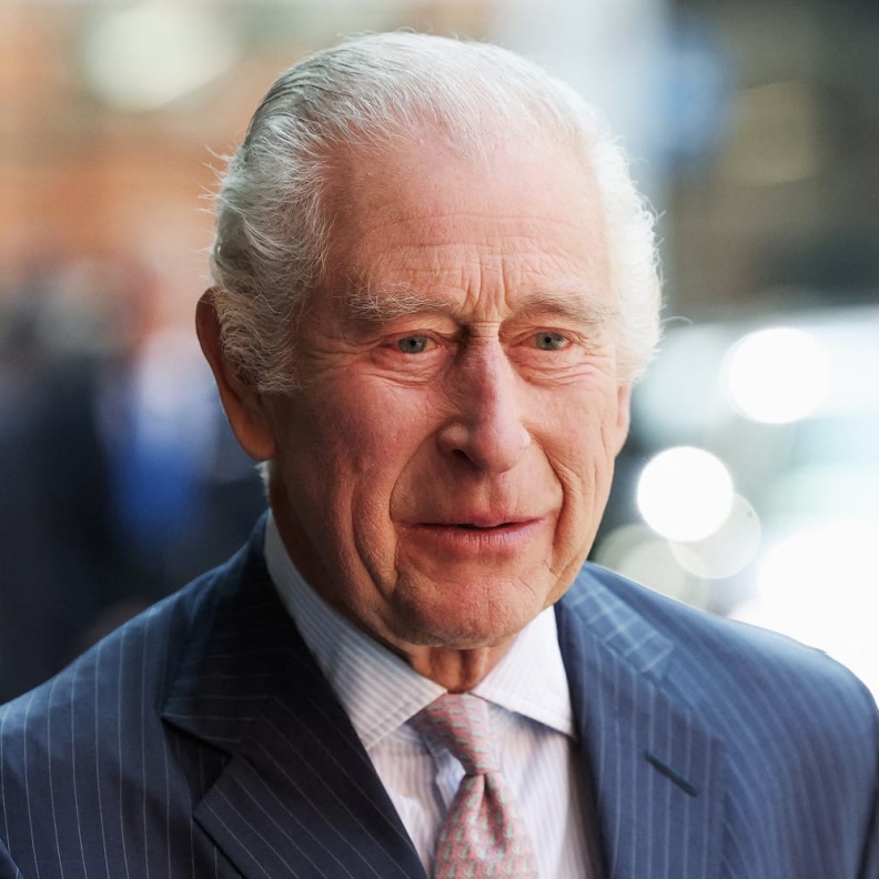 الملك تشارلز يغادر بريطانيا بدون الملكة لبدء جولته الملكية في أستراليا