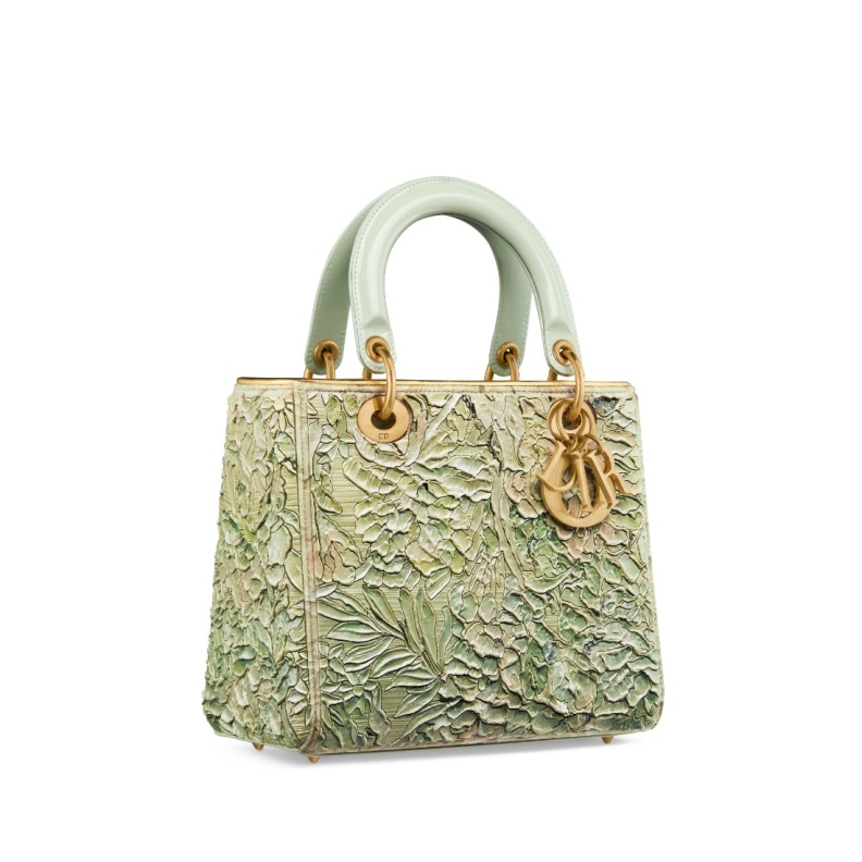 "ديور" تقدّم فنّ "ليدي" Lady Art رقم 9... مزيج كيميائي بين إرث الدار والحريّة الإبداعيّة