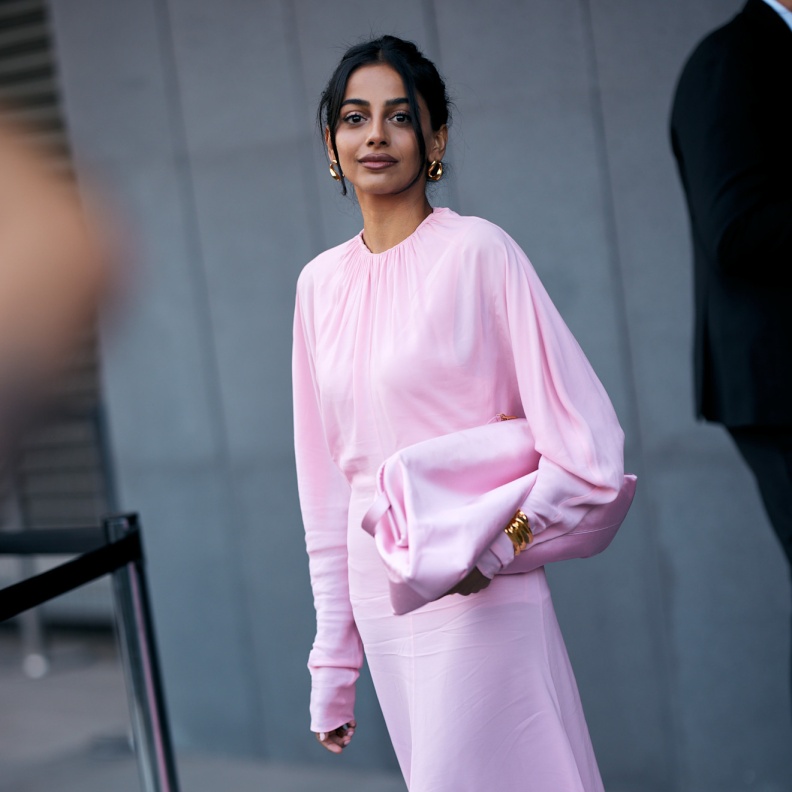 اللون الوردي... رمز الأمل في مواجهة سرطان الثدي