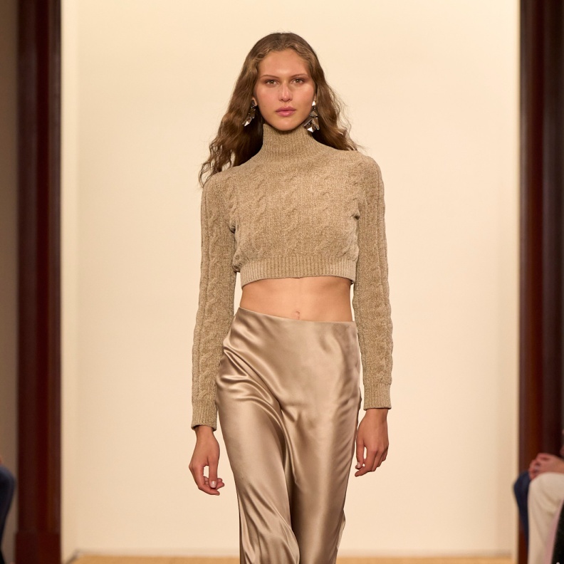 ان كنت تقرأين هذا المقال فهذه اشارتك لارتداء التنورة الماكسي في اطلالاتك الخريفية