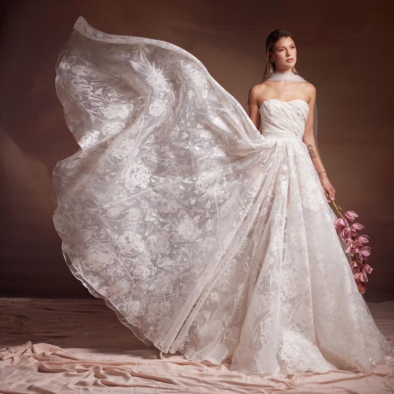 تعرفي على قصص نجاح أشهر مصممات فساتين الزفاف من أصول لاتينية