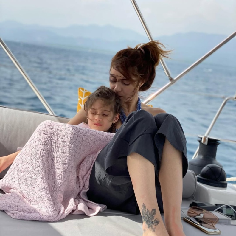 مشاهير أتراك اكتفوا بإنجاب طفل واحد