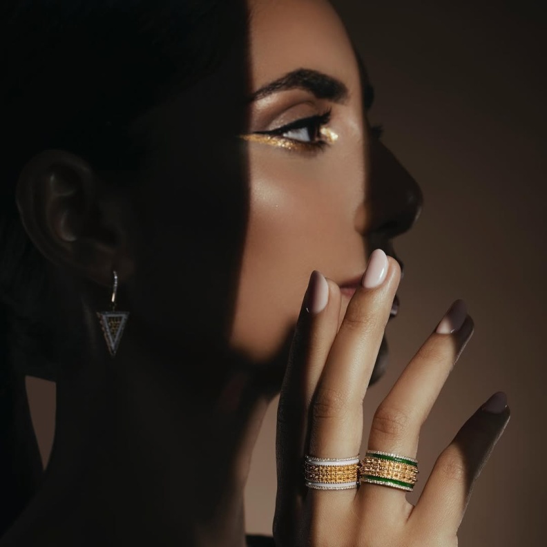 بمناسبة اليوم الوطني الاماراتي هذه قائمة بأبرز قطع مجوهرات من توقيع مصممين إماراتيين