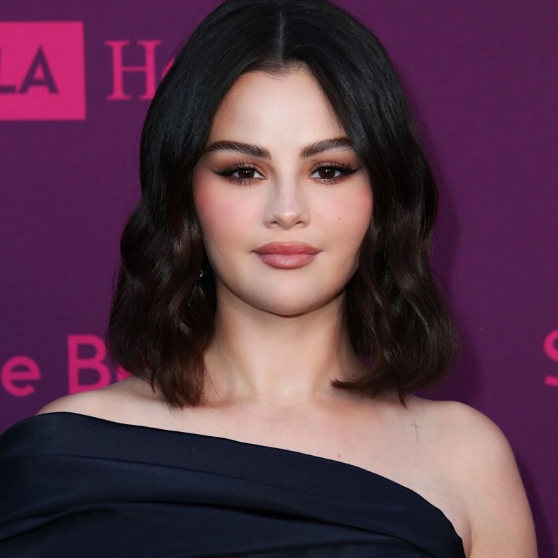 حيل مكياج لإطلالة جذابة مع تسريحة الشعر الكاري في عيد الإتحاد