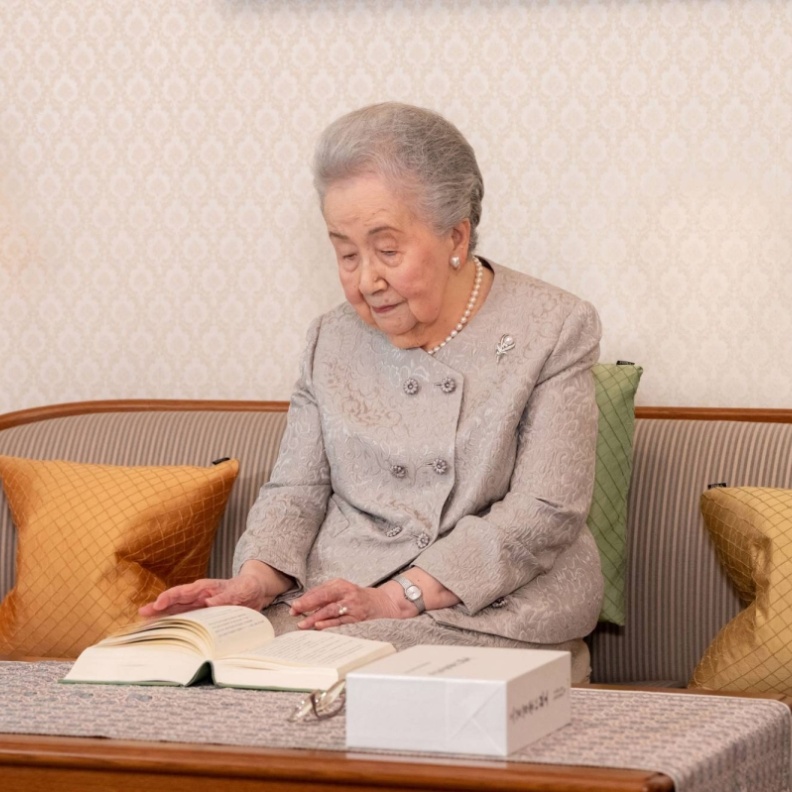 رحيل عميدة العائلة الإمبراطورية اليابانية عن أكثر من 100 عام