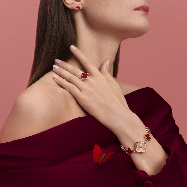 ساعة Alhambra من فان كليف آند آربلز Van Cleef & Arpels