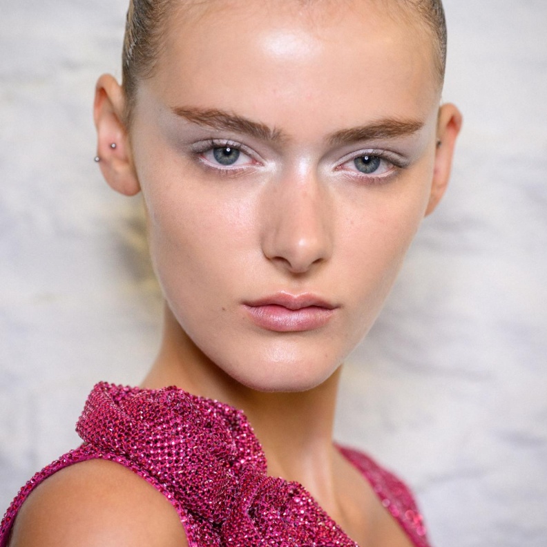 فوائد فيتامين ك للبشرة ستنهي معاناتك مع البشرة الباهتة والهالات السوداء