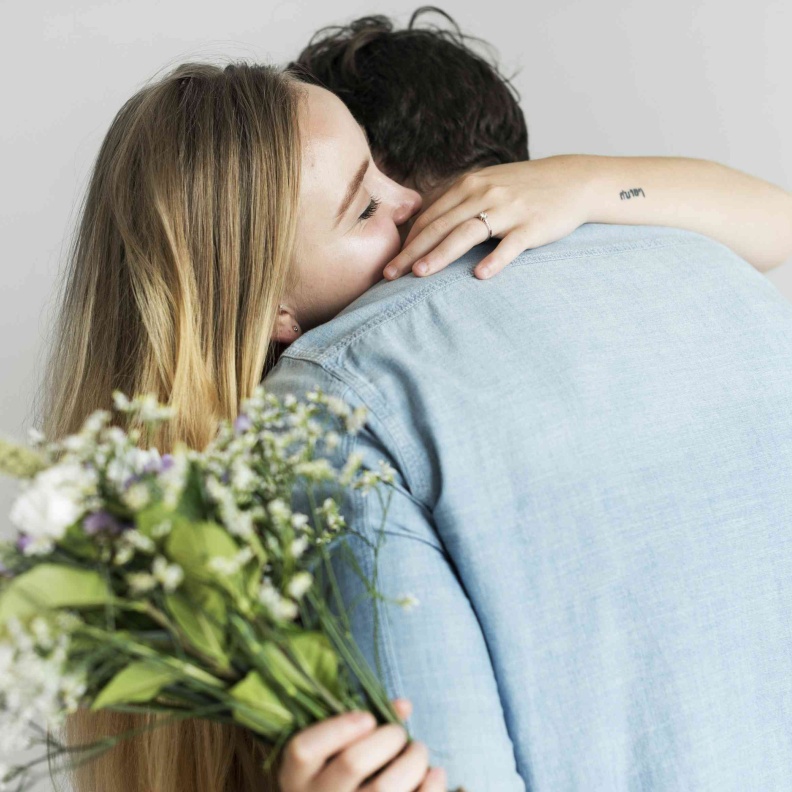 كيف يعترف كل برج بحبه؟