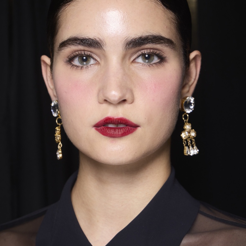 أجمل ألوان أحمر الشفاه القوي بتدرجات كرزية من دار Chiara Boni La Petite Robe