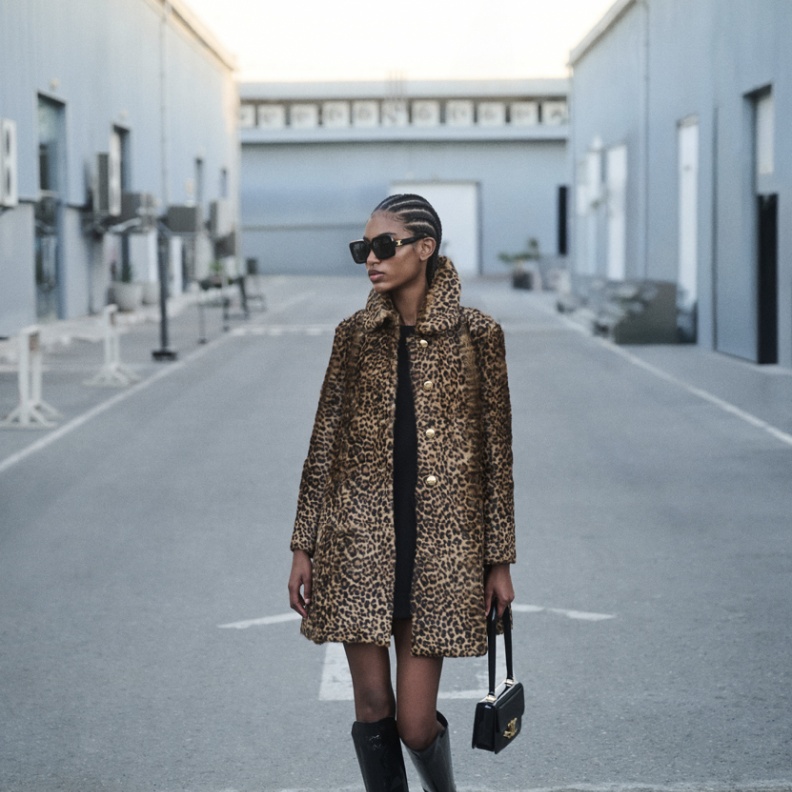 جلسة تصويرية خاصة بـ"هي" مع دار "سيلين" بعنوان City Strolls in CELINE