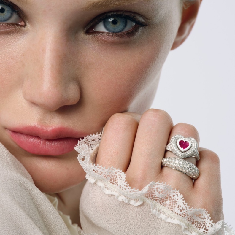 المجوهرات الفاخرة: رمز للأناقة والهدايا الخالدة