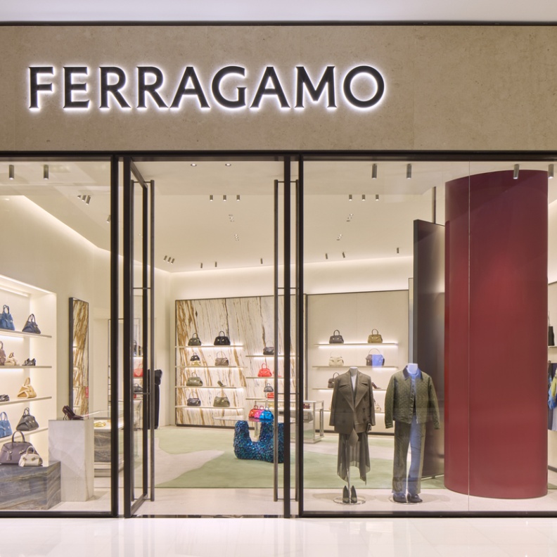 Ferragamo  في مول دبي